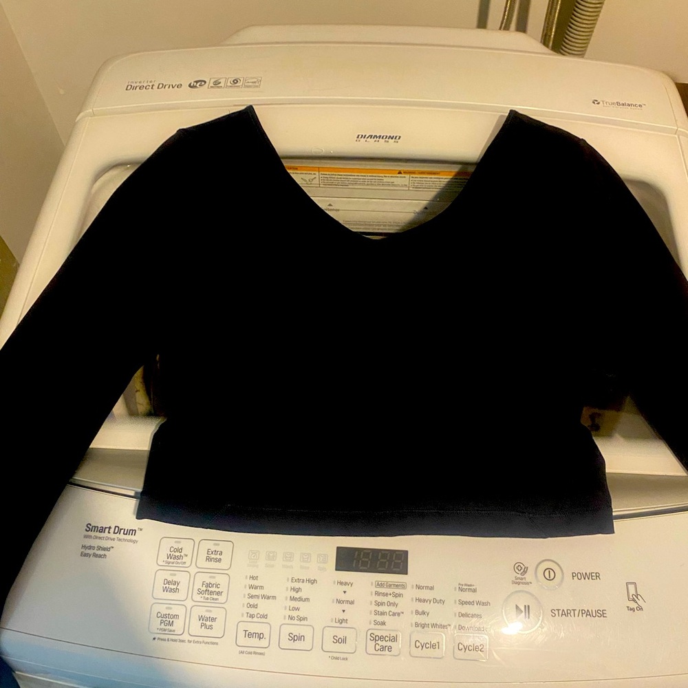 Lululemon Athletica Black Fitted Crop 3/4 Sleeve Top